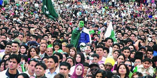 12 reasons why the Pakistani youth desperately needs real change