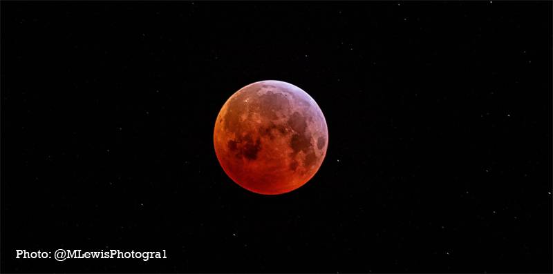 In Pictures: The dazzling #SuperBloodWolfMoon