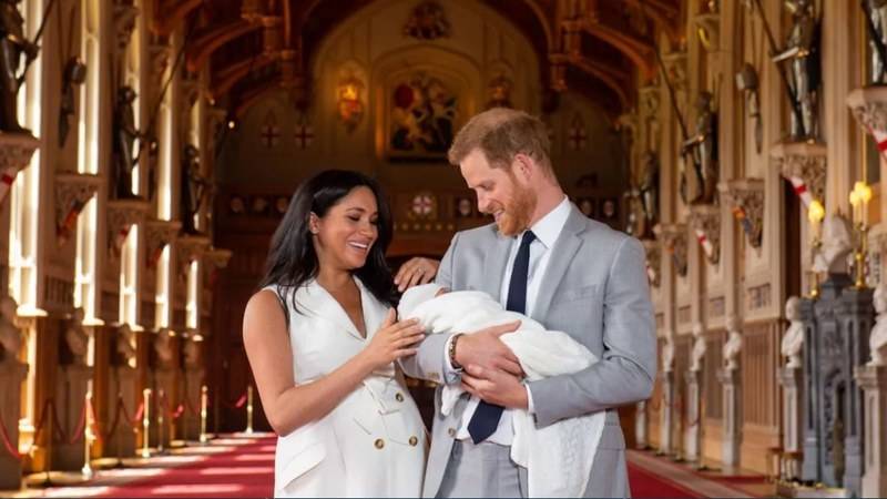 Prince Harry and Meghan Markle Share First Glimpse Of 'Baby Sussex'
