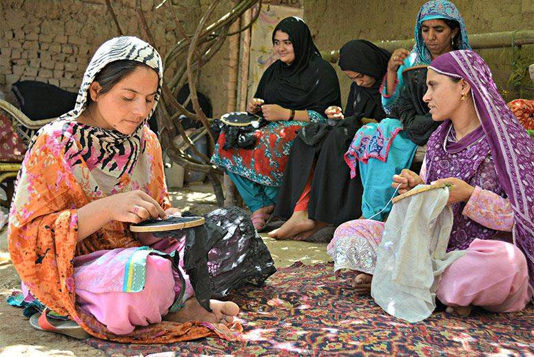 Afghan Women Refugees in Pakistan Afraid of Repatriation Due to Violence, Taliban and Lack of Education, Healthcare