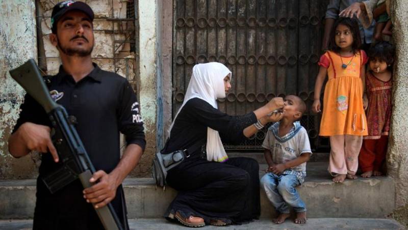 Pakistan: Women at the Forefront of the Fight Against Polio Despite Obstacles and Threats