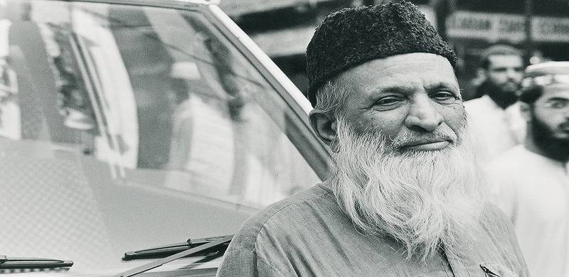 KMC Clears Cabins Of Welfare Centres Including Edhi, Saylani, Chhipa And Others