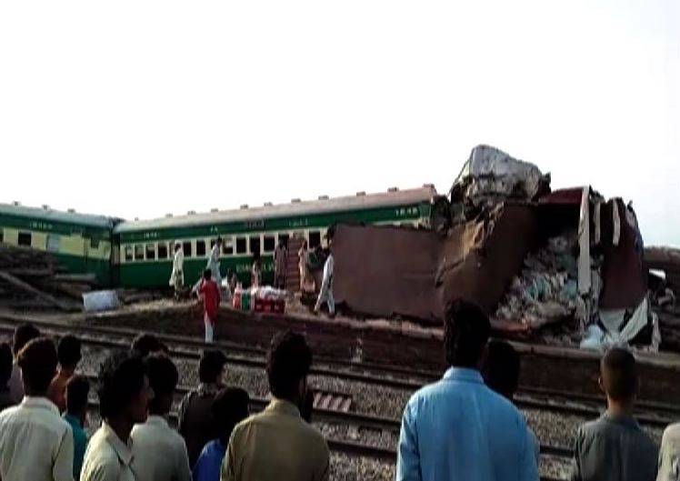 Yet Another Deadly Accident: 18 Dead, 80 Wounded As Akbar Express Collides With Stationary Freight Train