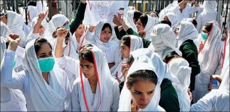 Sindh Police Baton Charge Nurses Protest