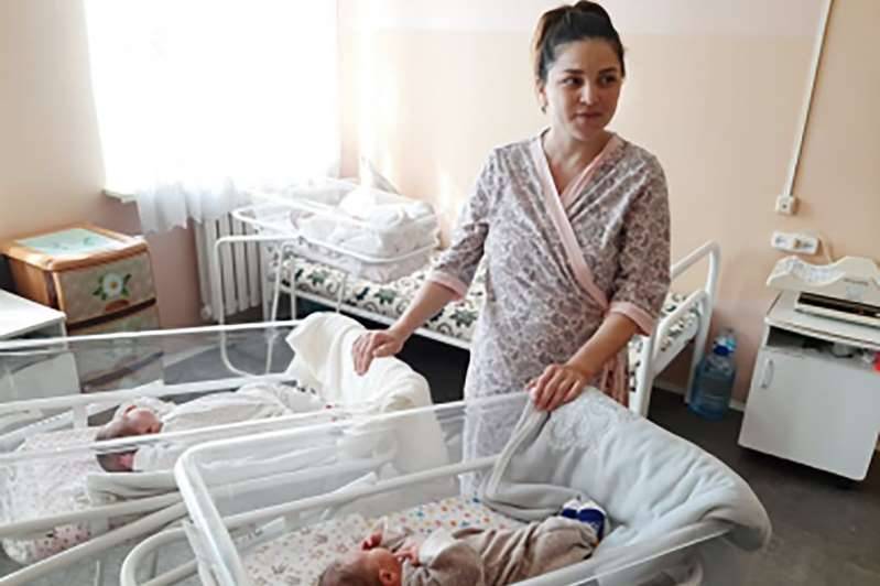 The Twins Who Are Born 11 Weeks Apart In Kazakhstan