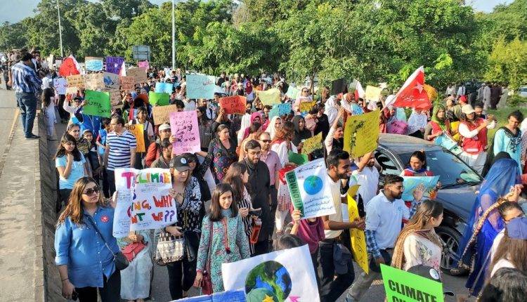 Fawad Chaudhry Lashes Out At Climate March Organiser