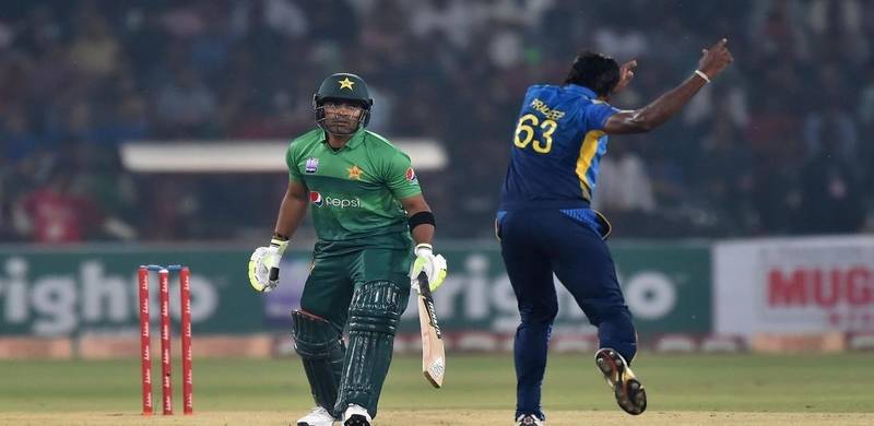 Cricket Fans Thrash Umar Akmal For Two Consecutive Ducks