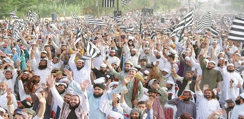 Azadi March Participants In High Spirits Despite Tough Weather Conditions