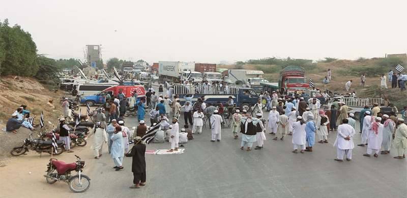 250 Baton-Armed JUI-F Members Booked For Blocking Highway In Karachi