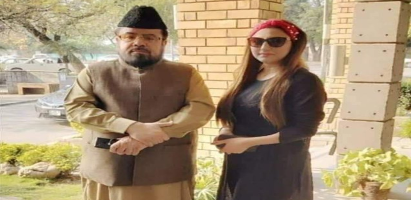 TikTok Star Hareem Shah Meets Mufti Qavi, Picture Goes Viral