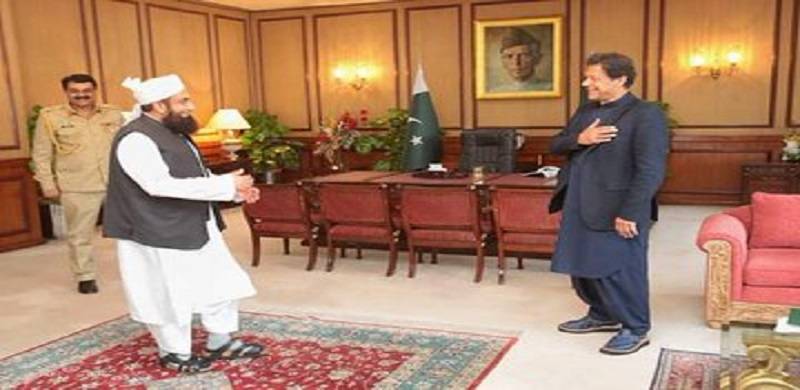 PM Imran Avoids Shaking Hands With Maulana Tariq Jamil Amid Coronavirus Fears