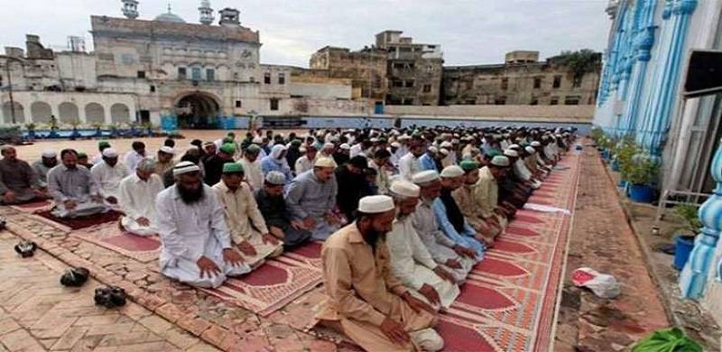 Sindh Govt Bans Jummah Prayers Across Province To Contain Coronavirus