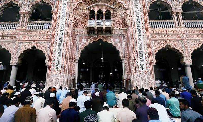 Top Pakistani Clerics Refuse To Cancel Friday Prayers