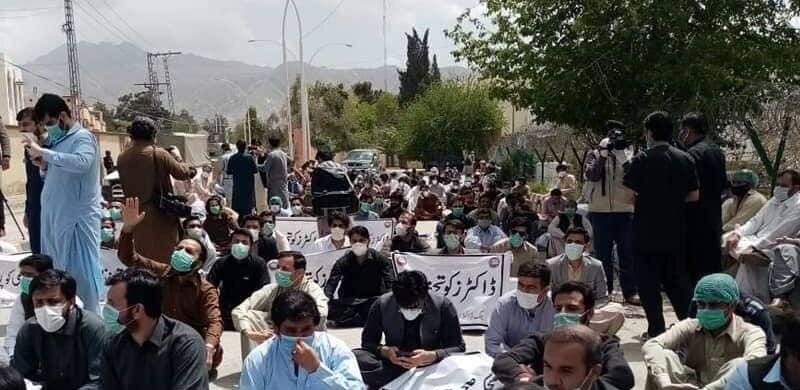 Balochistan Police Beat Up, Arrest Doctors For Protesting Non-Availability Of Protective Gear