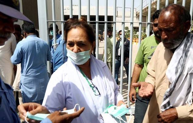 Peshawar Journalists Banned From Reporting Inside Hospital After Reporter Gets Coronavirus