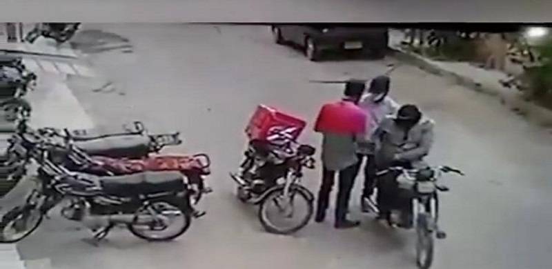 Kindhearted Robbers Return Delivery Boy's Stolen Valuables After He Breaks Down Into Tears