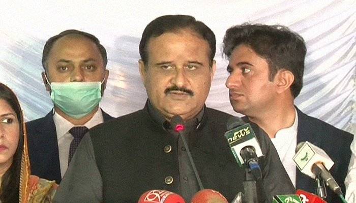 ‘Don’t Say Anything Against NAB’: Fayyaz Chohan Whispers To CM Buzdar During Media Talk