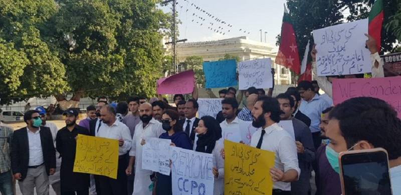 Enraged Citizens Hold Protest Outside CCPO Lahore's Office, Seek His Suspension