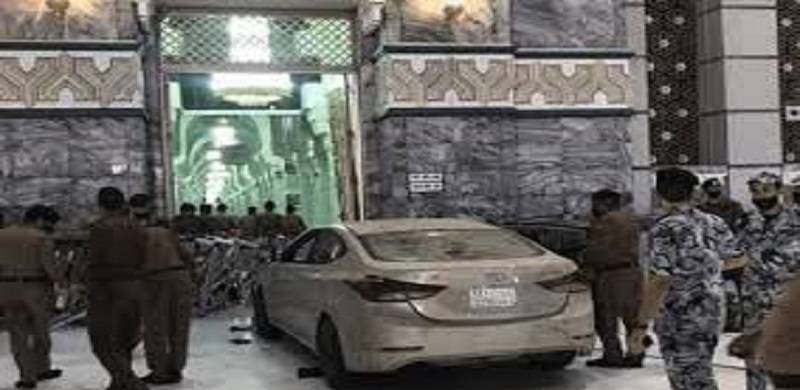 Man Crashes Car Into Masjid al Haram’s Door In Makkah
