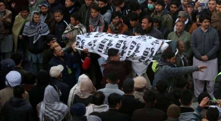Protesting Hazaras Finally Bury Their Dead Amid Govt’s Insensitivity