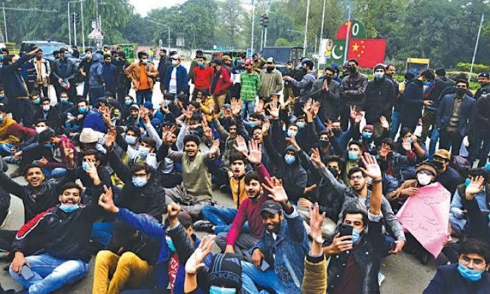 UMT Students Protesting Against Physical Exams Beaten Up By Police