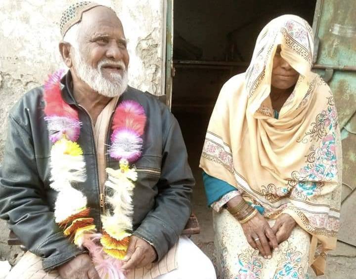 80-Year-Old Man Ties The Knot With 75-Year-Old Childhood Lover In Kasur