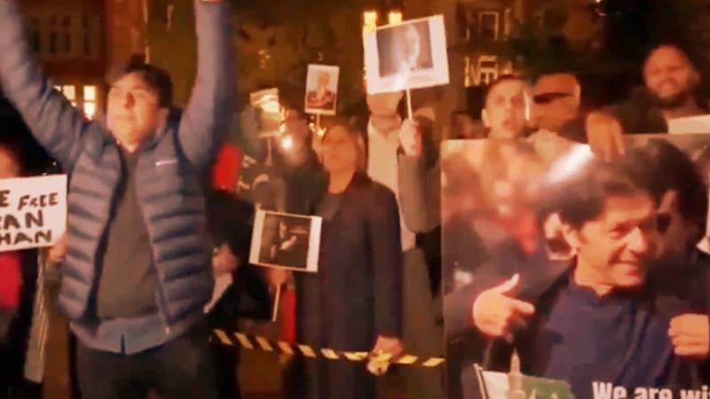 PTI Demonstrators Rally Against Ex-CJP Isa Outside London's Middle Temple