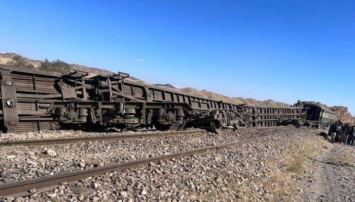 Blast Derails Jaffar Express in Shikarpur, Seven Injured