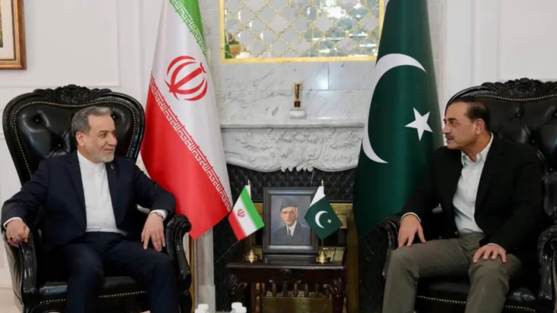 Iran FM Araghchi Meets CDF Asim Munir In Islamabad As US Envoys Head For New Talks