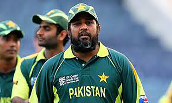 According to some observers Inzimam used faith to restore order in a team that was going through turmoil after it exited the 2003 World Cup and retirements. Others believe he did this to retain his captaincy.