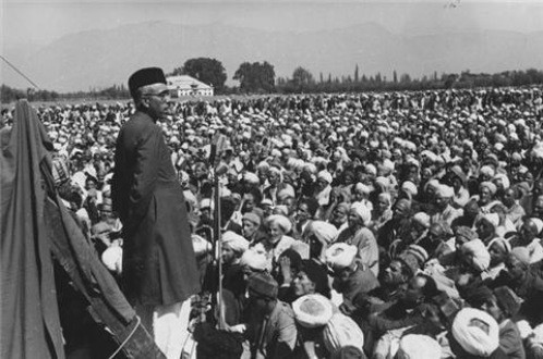 Abdullah holding a rally in Srinagar in 1940 after AJKMC changed its name to National Conference and became entirely secular.