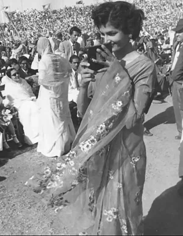 Between 1950s and 1970s, Saris were popular among Pakistani women. In the 1980s they were demonized by the Zia regime as being ‘Hindu.’