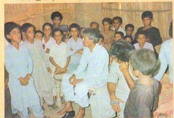 Palejo with a group of children during the MRD movement. 
